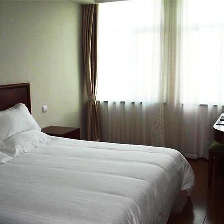 Greentree Inn Shanghai Expo Site South Yanggao Road Subway Station Express Hotel Exteriör bild