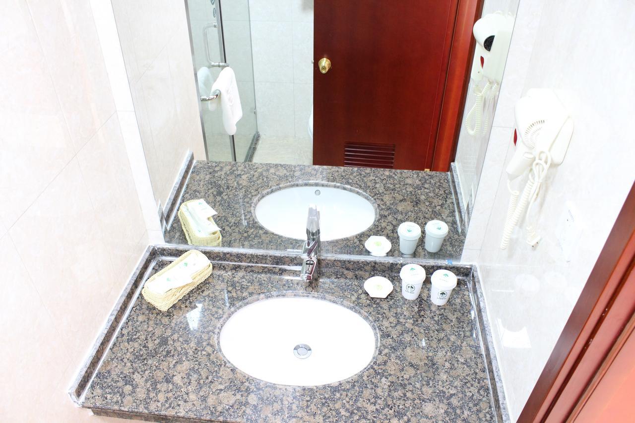 Greentree Inn Shanghai Expo Site South Yanggao Road Subway Station Express Hotel Exteriör bild